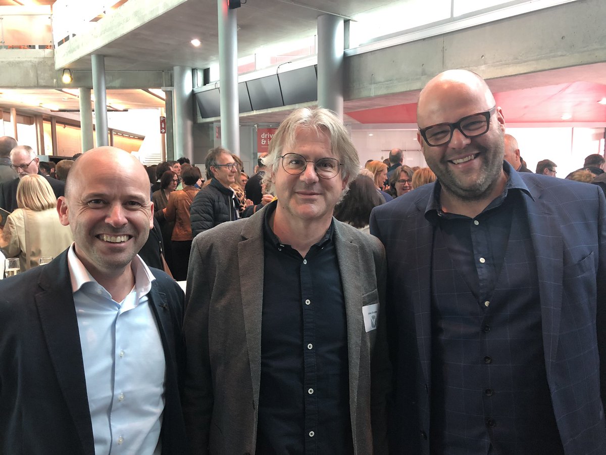 louis_ide's tweet photo. Wat ‘meneer Halsberge’ voor @Bart_DeWever was, was ‘meneer Strobbe’ voor ons @wduyck @louis_ide. Waardering en dank aan al onze leraars. #VDag onderwijs @de_NVA https://t.co/Jd87vvooKH