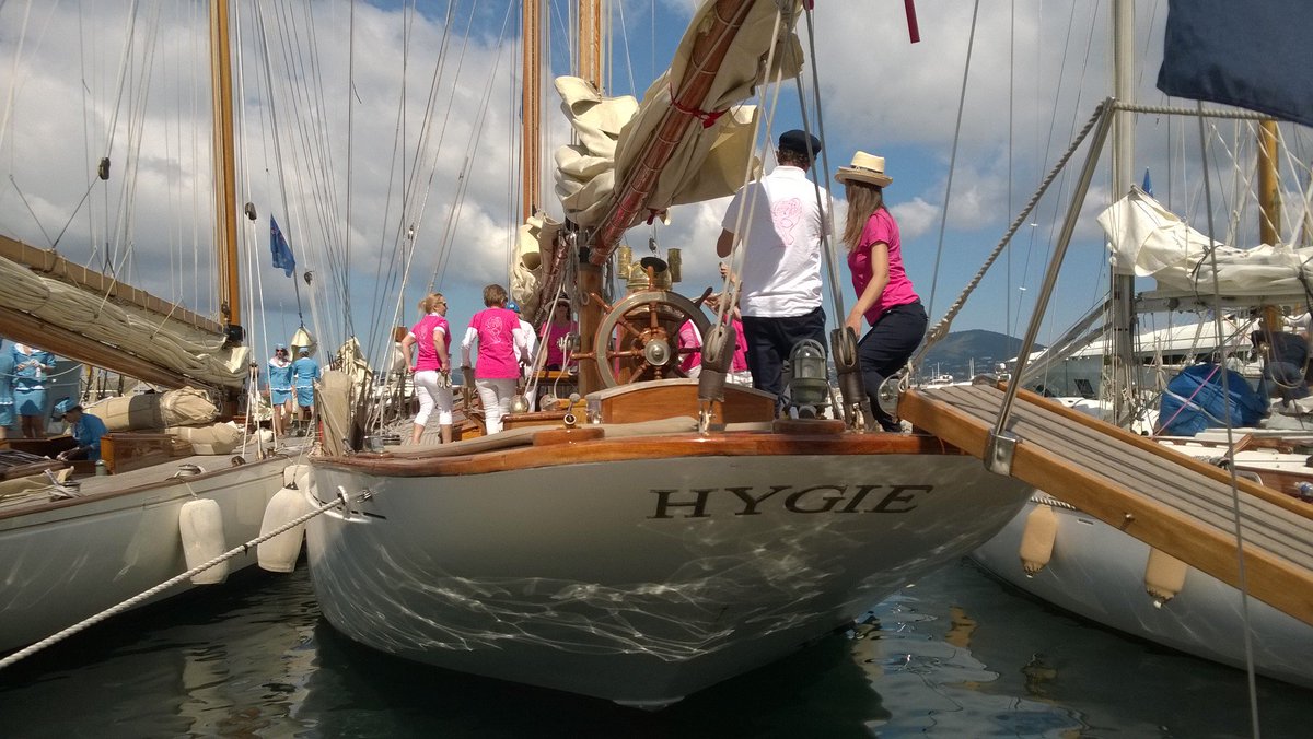 Hinderyckx_Th's tweet photo. Les Dames à l'honneur à Saint-Tropez ce matin @ClassicRegatta #RSailingTeam @NautiqueSTropez https://t.co/UiFYrZqkJG