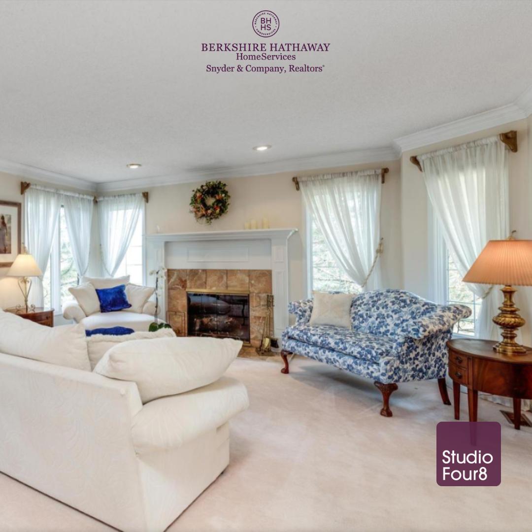 StudioFour8's tweet photo. Join Studio Four8 partner Jeffrey Post tomorrow for his #OpenHouse in the beautiful Laurel Gardens.

Rarely available - model unit, right by the water. You don't want to miss out on this!

#keepingyouPosted #StudioFour8 #LaurelGardens
#A2Condos #SpringMarket https://t.co/uJsxTlpt1K