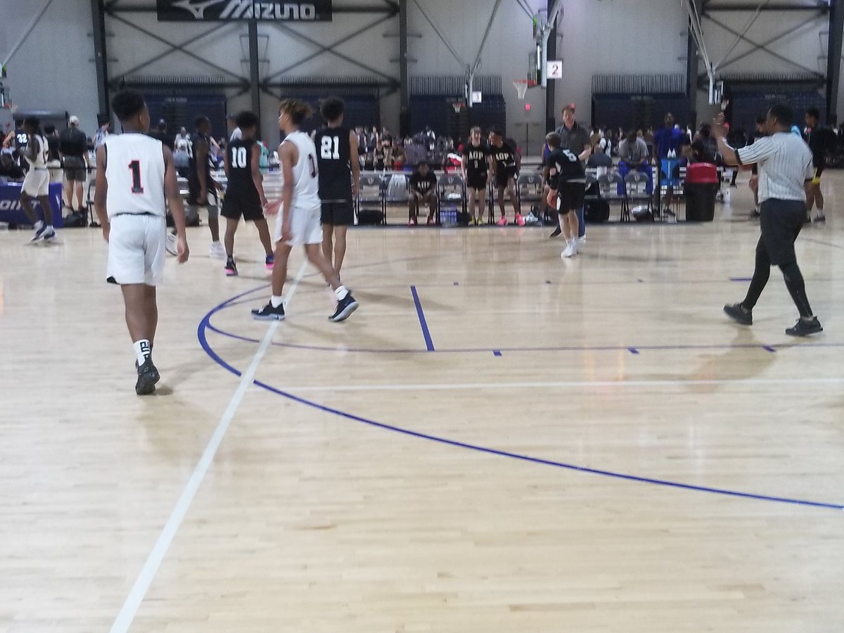 TeamAOPKnights's tweet photo. 10th grade team won game 1 of the LakePoint Showcase 74-57! https://t.co/6Z1J7xnhHQ