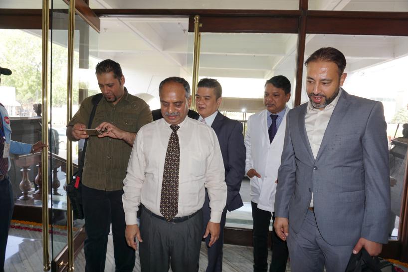 skychef756's tweet photo. Ambassador's Sky Chef, Delhi unit welcomes officials from Oman Airlines for an in-flight meal presentation.
#AmbassadorSkyChefIndia #AmbassadorSkyChefDelhi #GourmetInTheSkies #FlightKitchen #InFlightCaterers #InFlightMeal #MealPresentation #QualityFood #IndianAviationIndustry https://t.co/VEgpfxXtnK