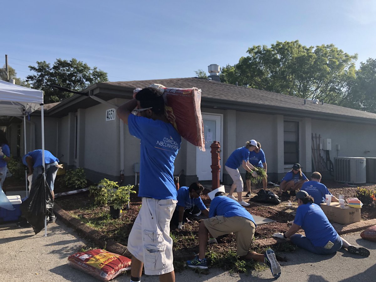 jenben19's tweet photo. Volunteers in @comcastFL hard at work for #ComcastCaresDay on the @one_morechild colonial campus in Fort Myers, FL! https://t.co/R9MUDOwESX