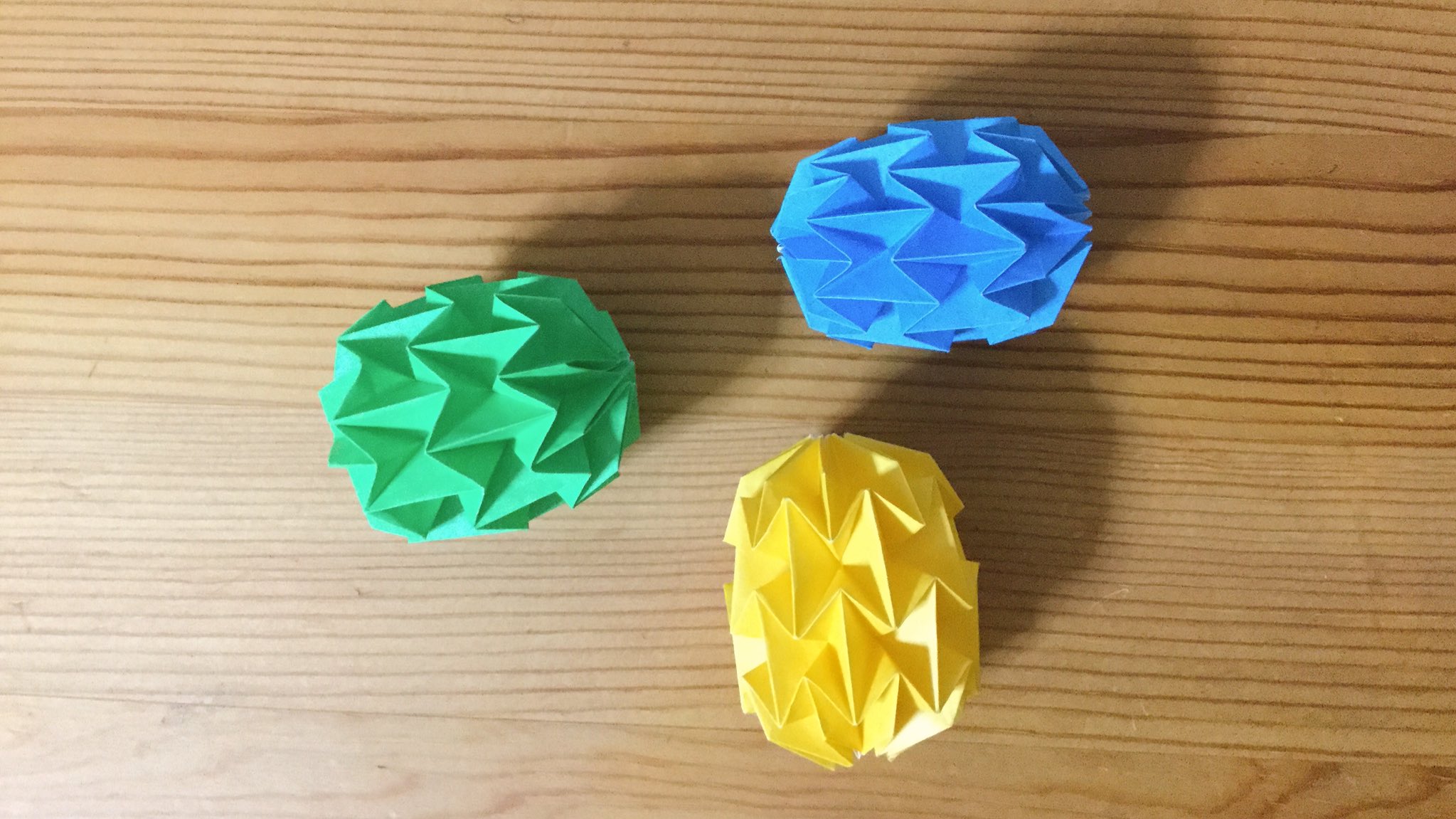 Origami ミニマジックボール Youtubeより 7 5 15cmの折り紙使用 縦の辺を16等分 横の辺を4等分に折り目をつける 対角線の折り目をつける 折りたたむ T Co Uzjlqpcbuu Twitter