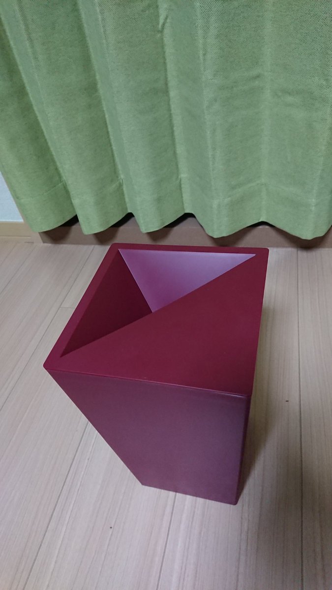 「見た目がスッキリするかと思って「上からゴミが見えないゴミ箱」を買ったんだけど、袋」|ポン@ｺﾐﾃｨｱ144 せ01aのイラスト
