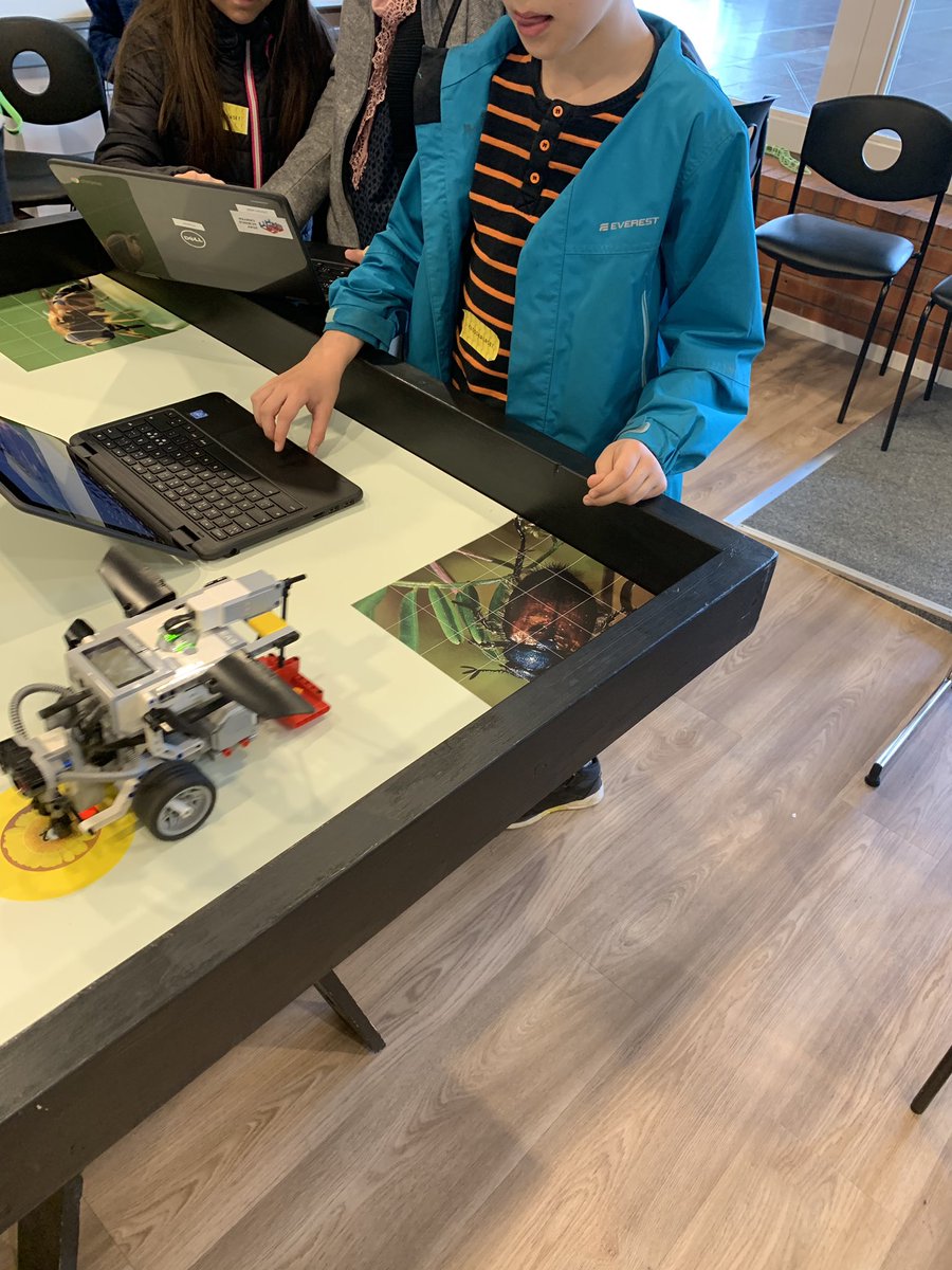 Piaflickan's tweet image. Found him #ev3 #programmering #robot #lego #klosskalaset #swebrick