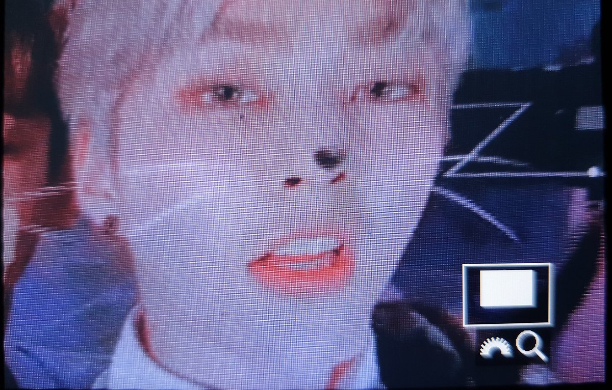 Always_XIUMIN's tweet photo. 190504 XIUWEET TIME #XIUMIN #시우민 눈앞에 현실 민석이가 있는데 보자마자 홀린듯이 전광판을 찍었어요 슈냥은 승리한다 https://t.co/TpdCUDMOOu