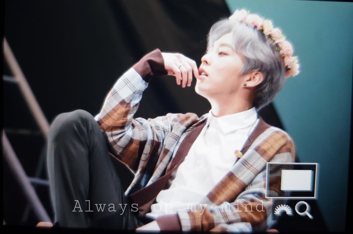 Always_XIUMIN's tweet photo. 190504 XIUWEET TIME #XIUMIN #시우민 갑자기 분위기 루브르 민석이 팬미팅 갔을뿐인데 박물관 구경도 하고 개이득 https://t.co/YTKpsWoXsM