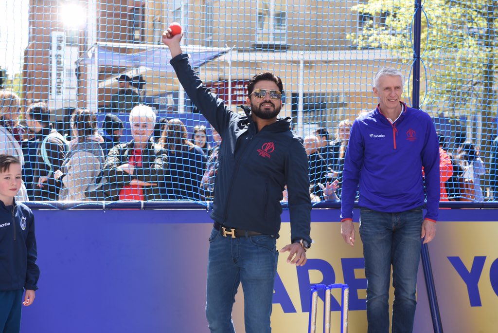 Think you could take on @AzharAli_? 🤔 #CWCTrophyTour