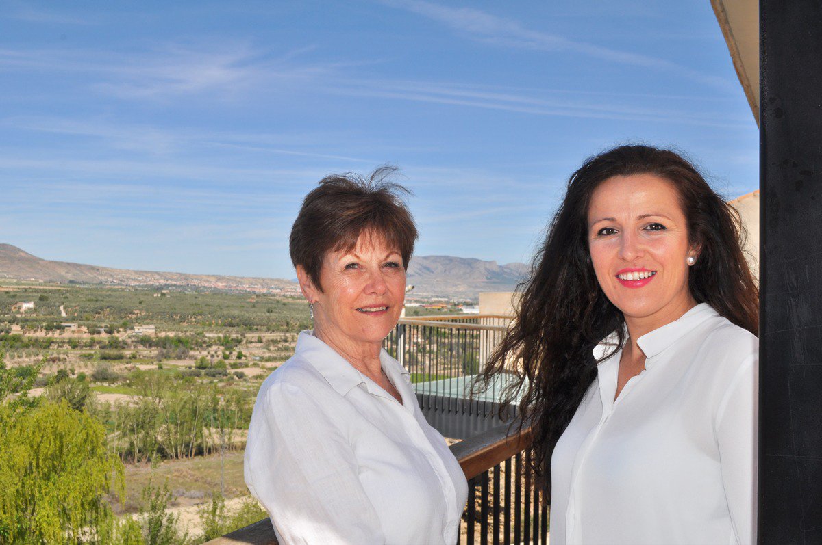 "We want a City Council that looks out for those of us who have chosen to live in Caniles. We will strive to integrate the people of Caniles so that they can feel proud to be part of our community. Join us!" Brenda María Wise. Candidate of CPA to the municipal elections #Caniles