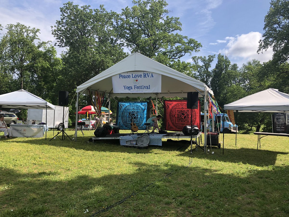 MomVCU's tweet image. Come find @VCUHealth chillin’ under the hickory tree at #peaceloverva @Maymont today!