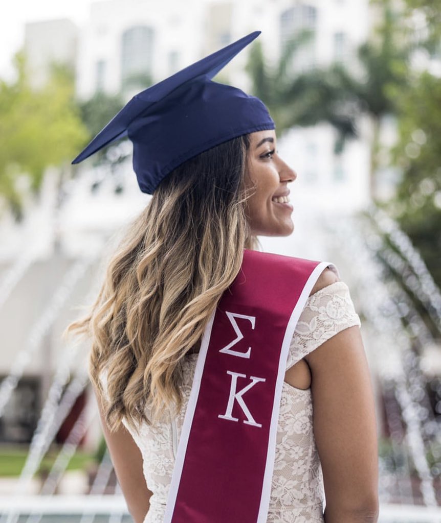 Congratulations to our 2019 graduating sisters! We’re all so proud of you and wish you all the best in your future endeavors 💕🎓✨