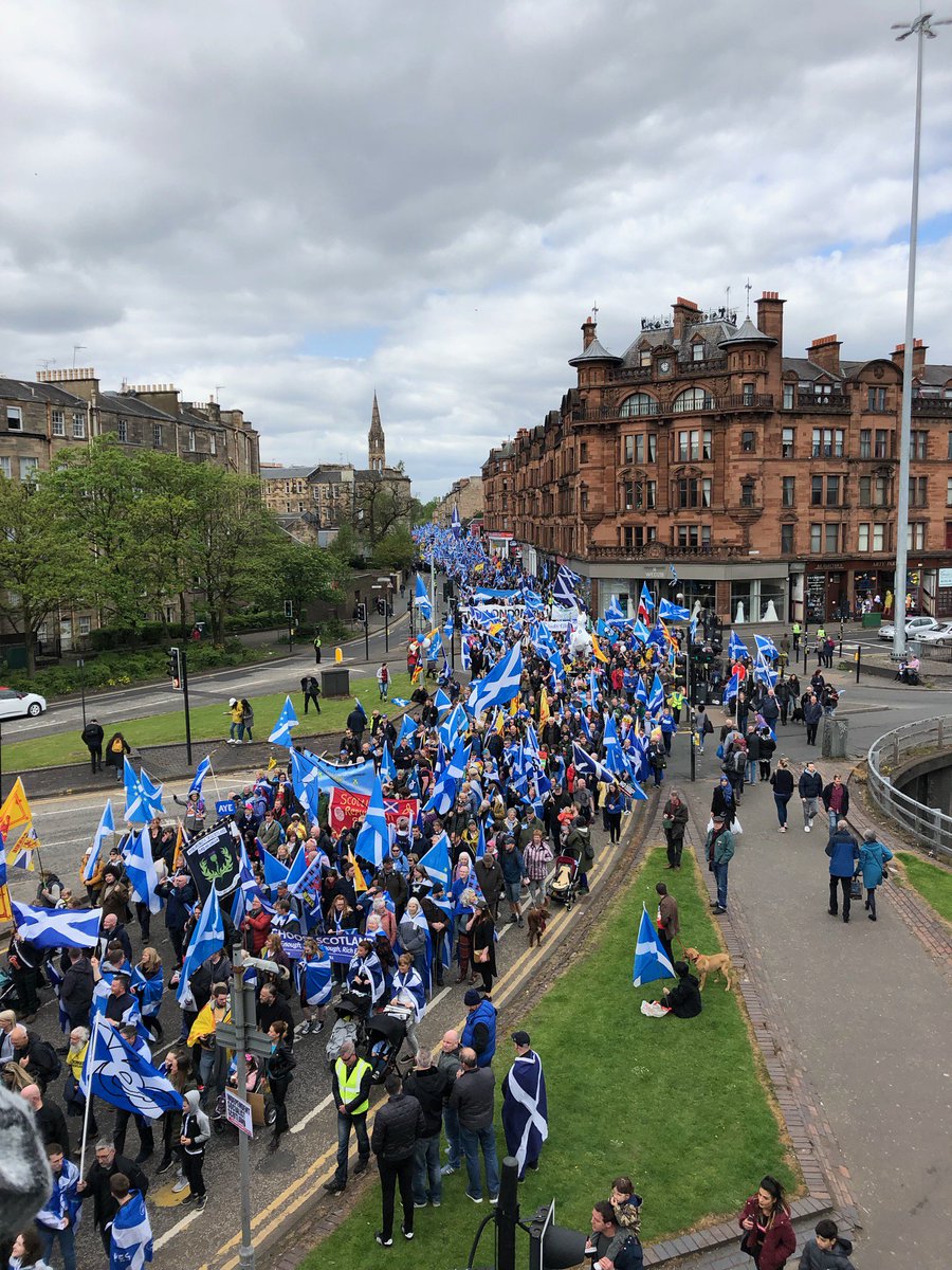 JJAtk's tweet photo. Just got sent a photo from the bridge at Charing Cross.. No end in sight! That's from Woodlands Road to George Square #AUOBGlasgow #MarchForIndy https://t.co/PdbihLoeD3