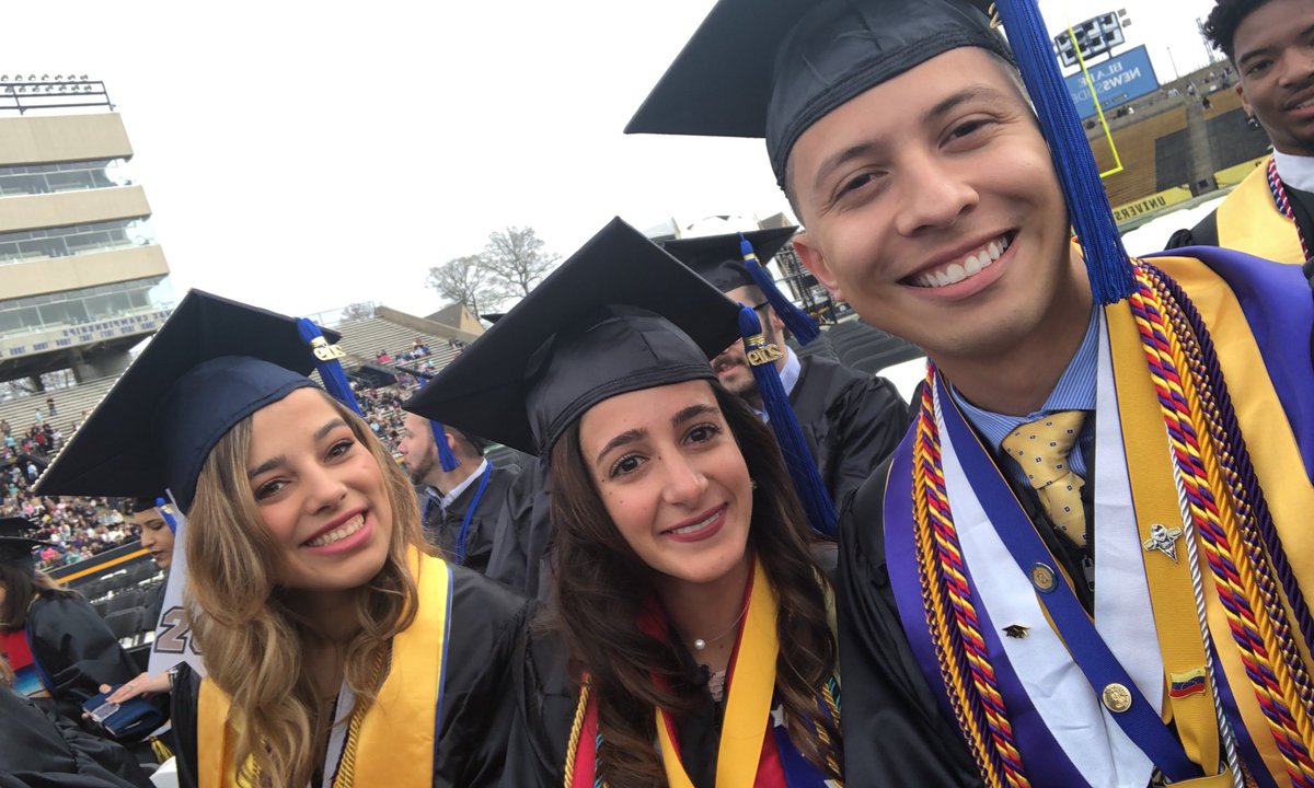 JoseViloria_'s tweet photo. Graduating with my best friends
🇻🇪🇪🇸 #UTOLEDO19 https://t.co/xetVv0awcu