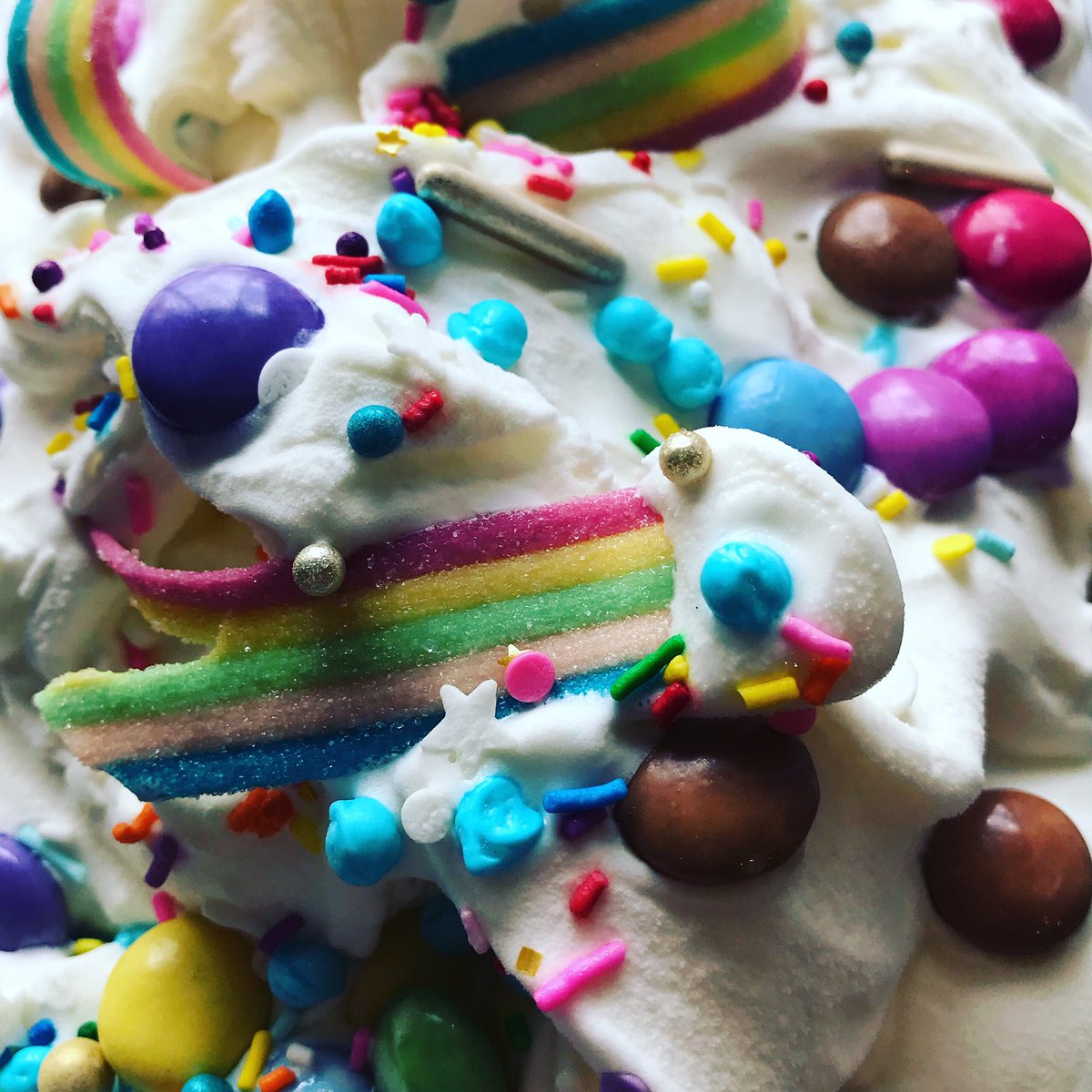 poshicecream's tweet photo. 👑🍦👑mayday icecream is now an actual thing ! #limitededition #smarties #rainbowbelts #poshsprinkles #vanillabase #knutsfordroyalmayday #sevensistersicecreamfarm #allmadehere #cheshire 👑🍦👑 https://t.co/fcQEyPFSX5