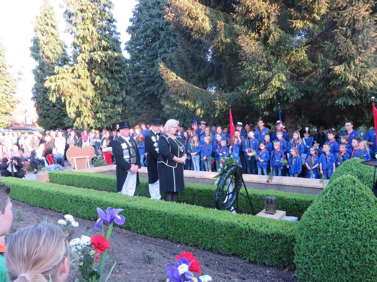 Vanavond om 20.00u. zijn de Huissense gilden 2 minuten stil tijdens de dodenherdenking op de oude begraafplaats.