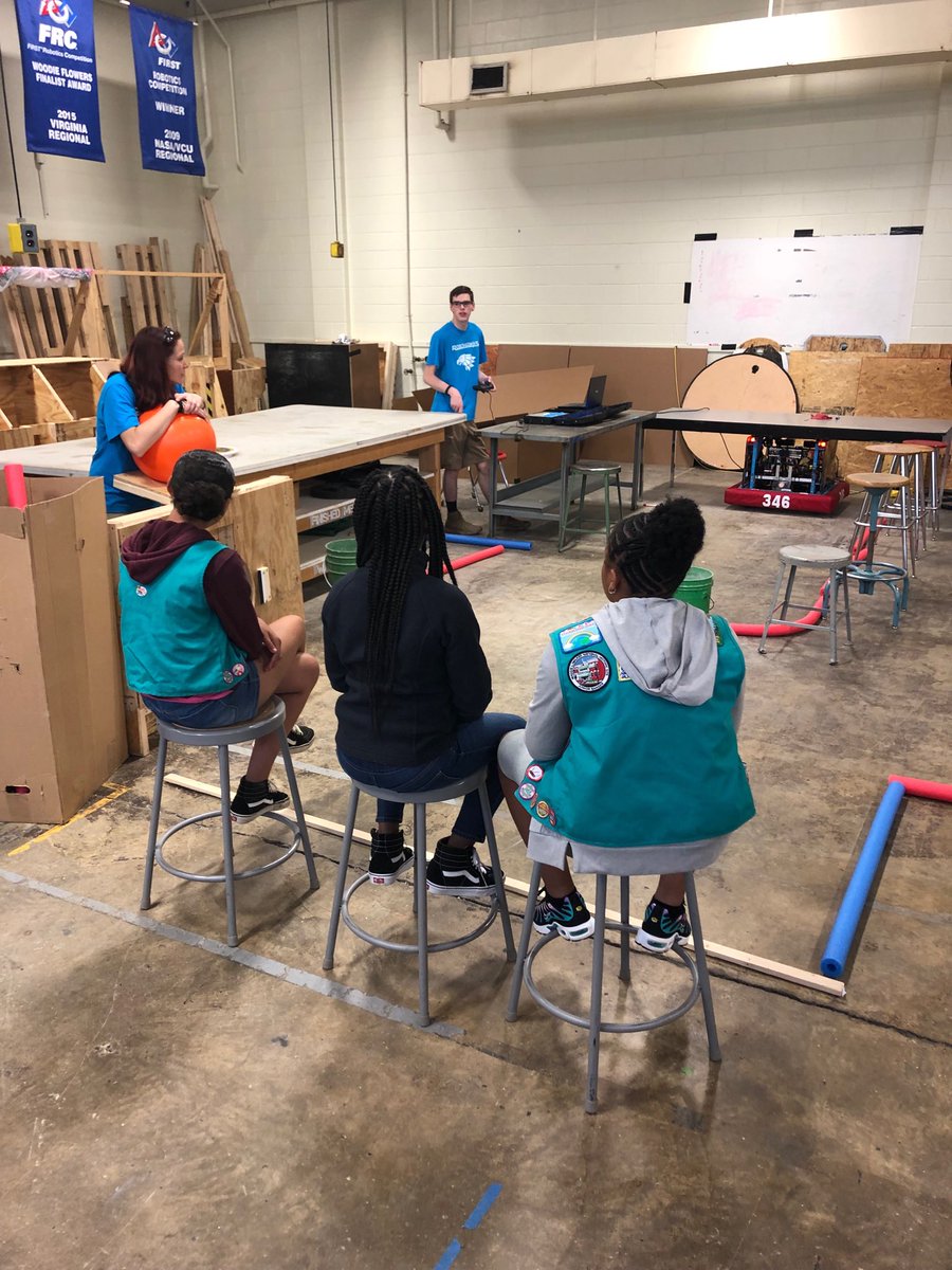 nancyrhoover's tweet image. Team 346 helping Girl Scout Troop 330 earn their robotics badge @lcbbirdprincipal @FRC346