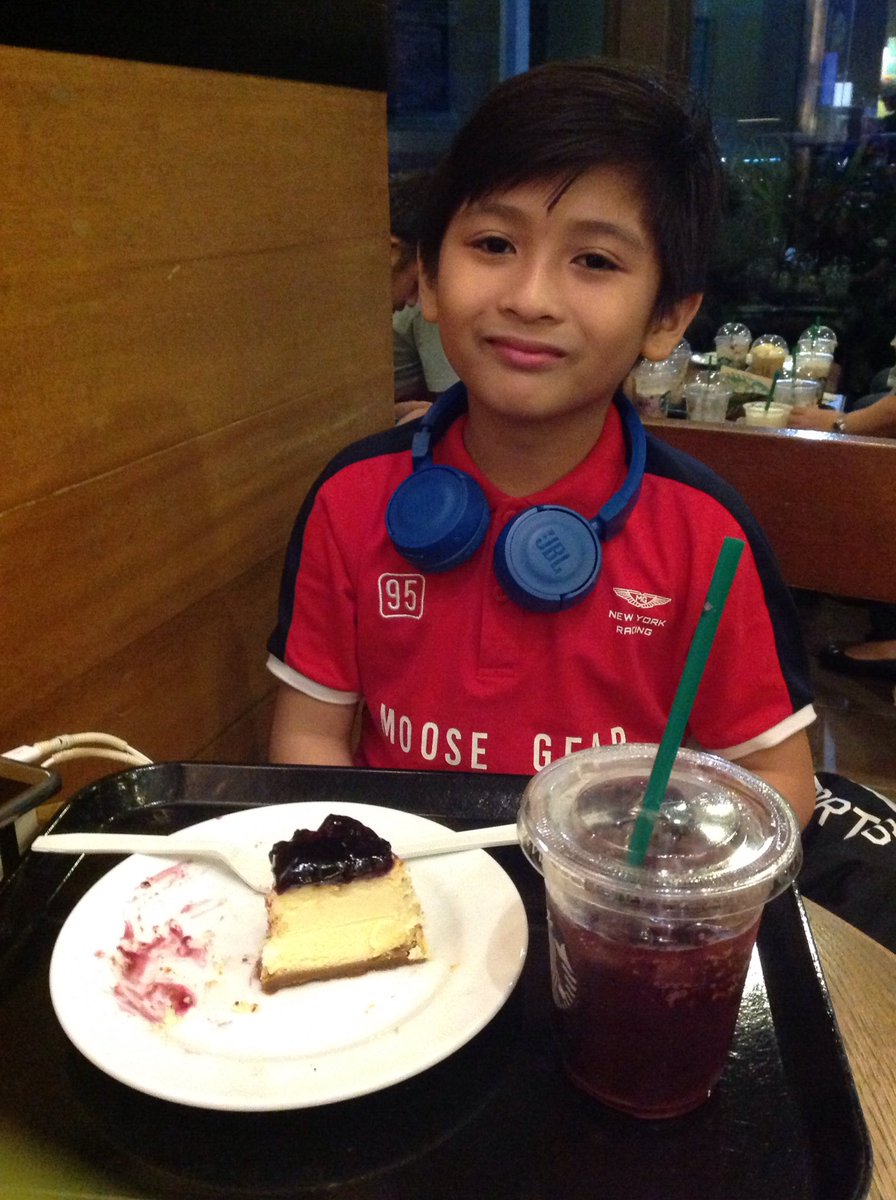SethdelaCruz03's tweet photo. Habang inaantay ko po ang aking daddy.
#chillax muna https://t.co/viA9QkzVcX