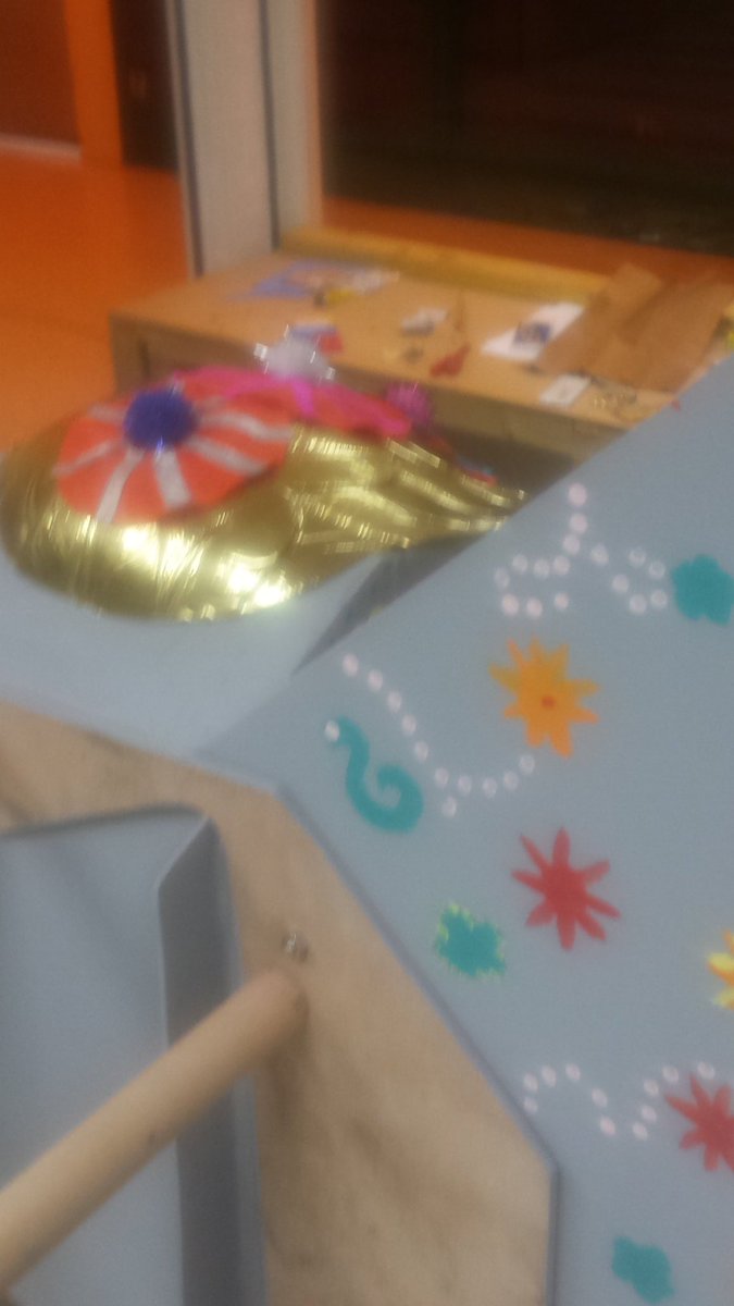 TheCornerDundee's tweet photo. Our main art piece is taking shape for #dundeedesignparade Such brilliant focus and creativity from all young people involved and fantastic support from our artist Brian. https://t.co/sU271Kaya4