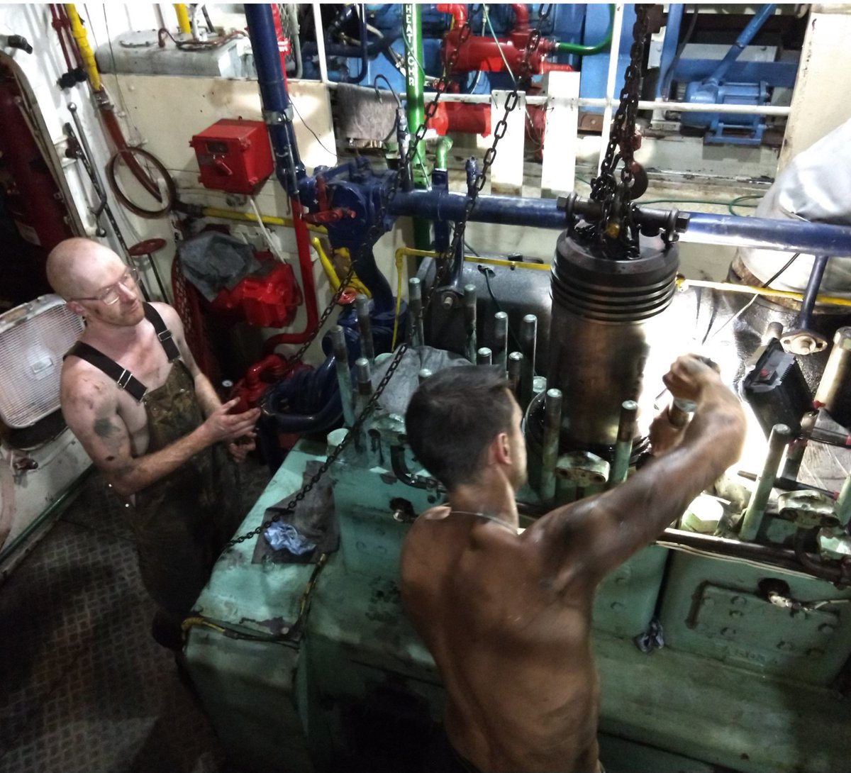 picton_castle's tweet photo. More countdown throwbacks - From Leg 1 in Panama .. some days were spent in the sun; others were spent working hard getting ready to get into the South Pacific. Eng. Deyan & Connor were in the engine room! 28 days! #wv7 #pictoncastle #countdown #engineroom https://t.co/bKOvjGb2hO