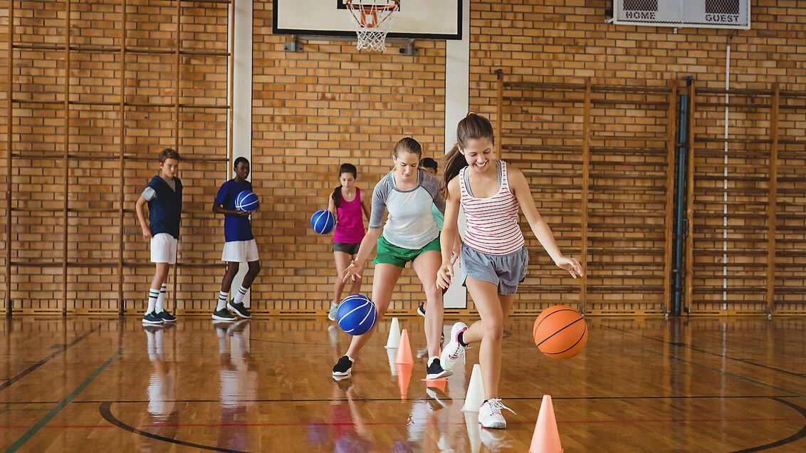 xals66's tweet photo. Més hores d’educació física a l’escola, sisplau! 
L’esport és clau per millorar la salut i la socialització dels infants perquè ajuda a prevenir l’obesitat i educa en valors
Què vol dir que cal TRANSFORMAR L'EDUCACIÓ FÍSICA? En quin sentit? https://t.co/1jJ1G7wfYZ https://t.co/SQcBFbFygI
