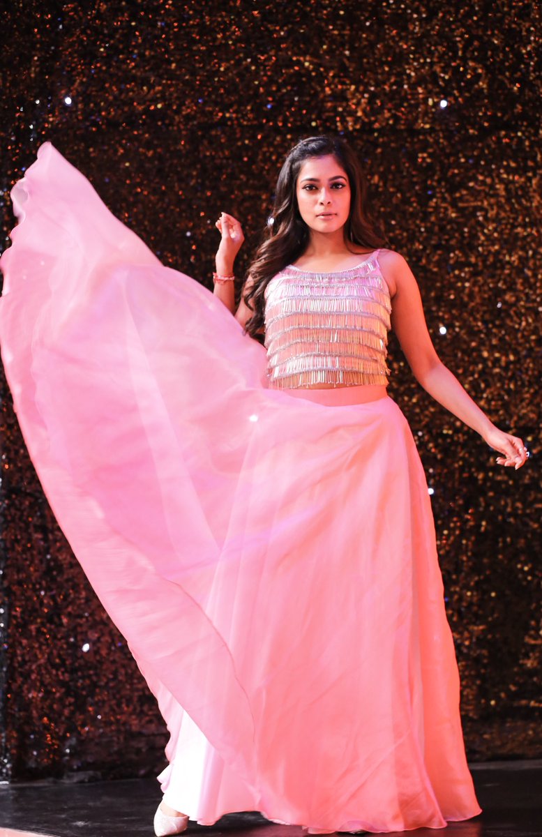 KikiVijay's tweet photo. #Pinkwink ๐
Dolled up in this pretty pink outfit
for #Singingstars on @ColorsTvTamil Today n tomo 8pm ๐ https://t.co/TJXLxcyQas