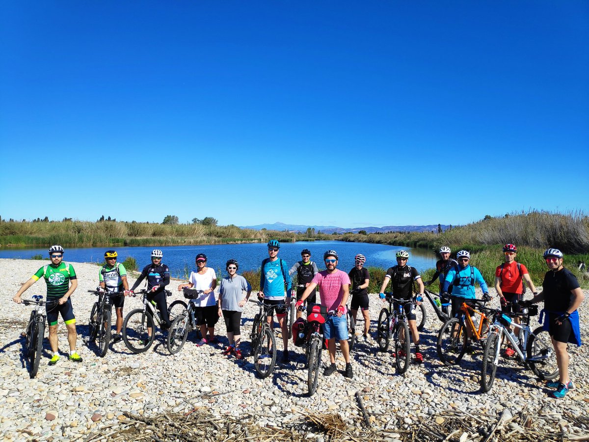 AlejandrBadenes's tweet photo. @CEFIREambitAE @GVA_Cefire @VicentMarza @miguelsolerg Ruta interessant i recomanable per a fer amb l'alumnat. La bici 🚴 ens pot aportar molt. Natura, salut, paisatges, història, activitat física... #medinatural #bicicleta #formacióprofessorat #EF @nu71ji @PatronatEsports @CEFIREambitAE @viasverdes_ffe @NulesTurismo #bunquersNules https://t.co/IZ49xqsuET