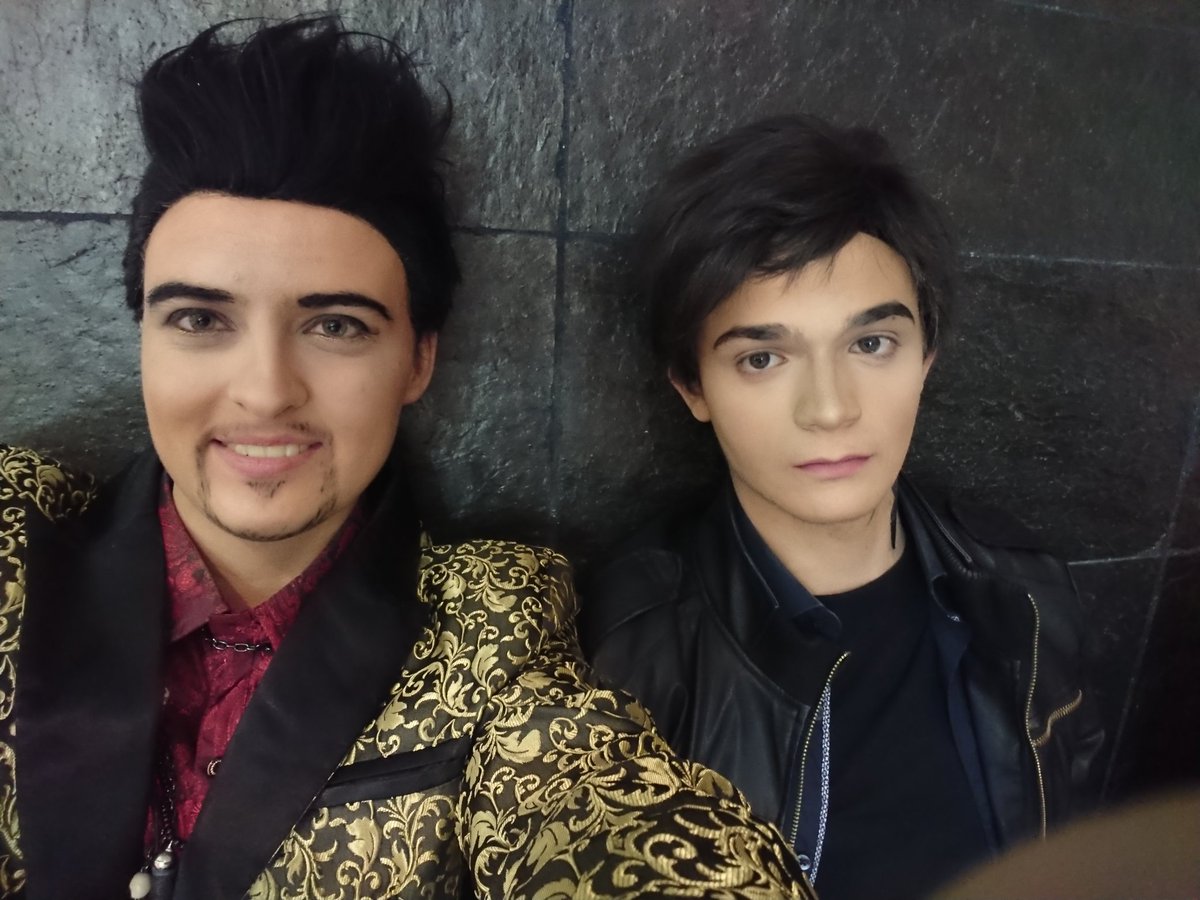 vanykruemelkeks's tweet photo. So, as promised, a selfie with the finished #Wig in #Cosplay of #MagnusBane from #Shadowhunters. Next to me is my lovely #AlecLightwood at #Hanami.
He's also Regulus in our YT stories #marauderstime.
#ShadowhuntersCosplay #TheMortalInstrumens #Warlock #Shadowhunter #HWoB #LoNYI https://t.co/JJNZN1xoPz