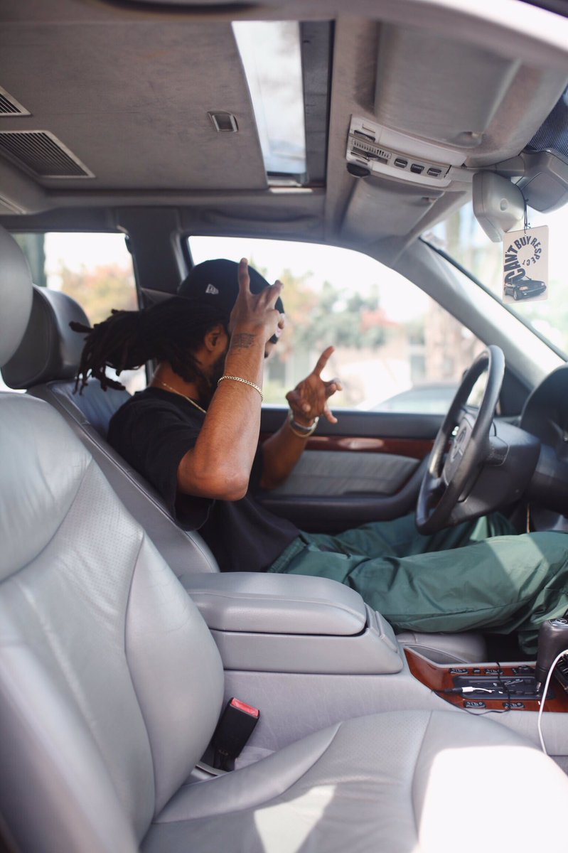 TatianaSnead's tweet photo. After a year of releasing loosies including “All I Wanna Do”, “Cutlass”, “Money Bags” and more, NOLA’s @ChaseNCashe finally releases his #3PointStar Album — a 6-track treasure for the summer featuring @NesbyPhips @G4LIVECGB and more.
Enjoy.
https://t.co/ikMWMDZry4 https://t.co/RU5QBQ7Uib