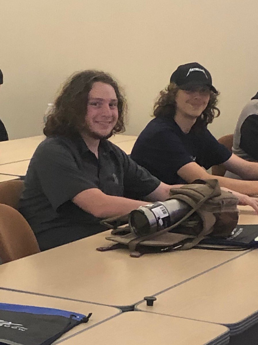 SprowlMaria's tweet image. Thankful to have spent the day with these amazing students helping them to prepare for their next step after graduation...Moorpark College! So proud of them 💙and so grateful for this great option for our kids!