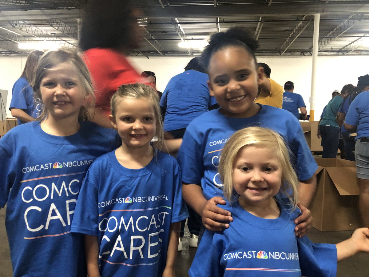 Excited to attend the <a href="/unitedwayatl/">United Way of Greater Atlanta</a> Shoebox Project finale! Warehouse filled with volunteers prepping boxes of essentials for the homeless. #ShoeboxATL #LIVEUNITED