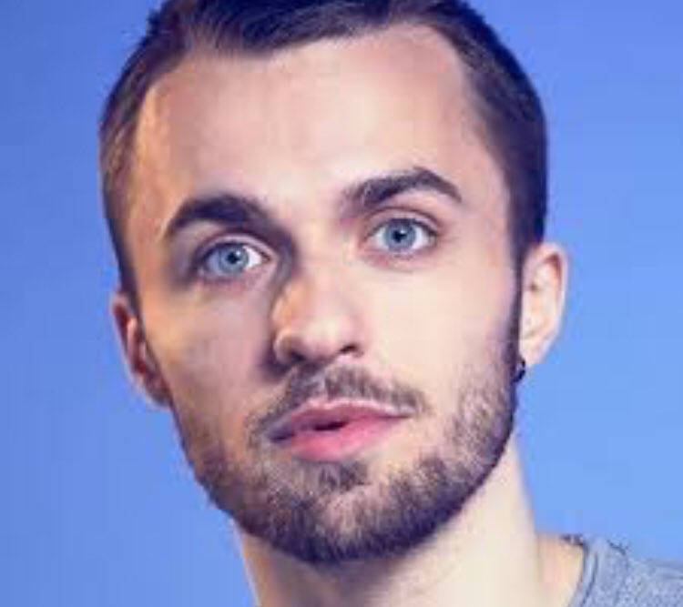 fans_squeezie's tweet photo. Squeezie ou cyprien #squeeziefirst #cyprienfirst #youtube #YouTuber #squeezie #cyprien #video https://t.co/EQT3uP5HaN
