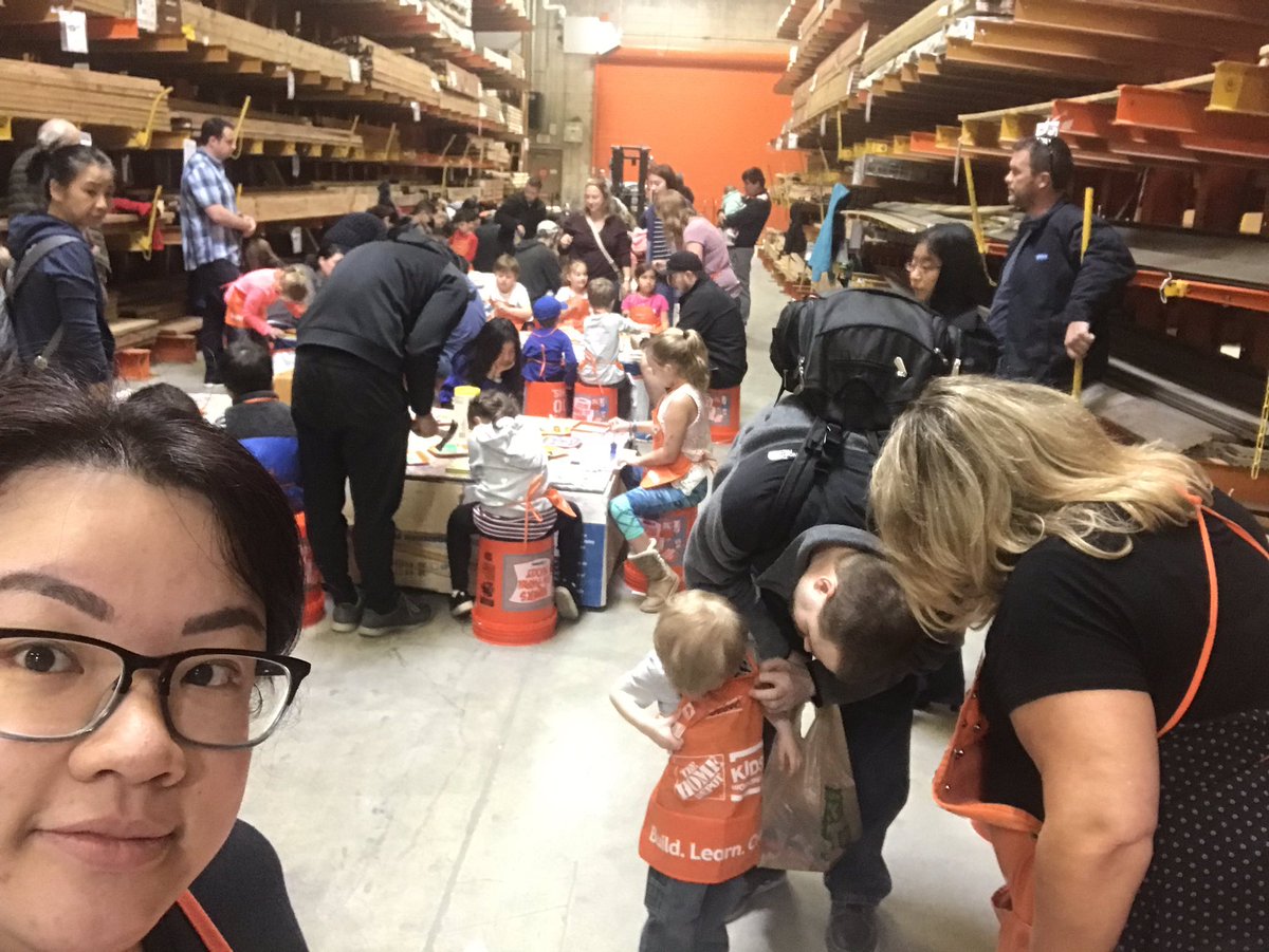This is the #orangeaprondifference. We love our community and they love us too! #kidsworkshop #EL 😂<a href="/McFarrenGary/">Gary McFarren</a> @SallyGansior <a href="/commerceHD/">Commerce Home Depot</a>