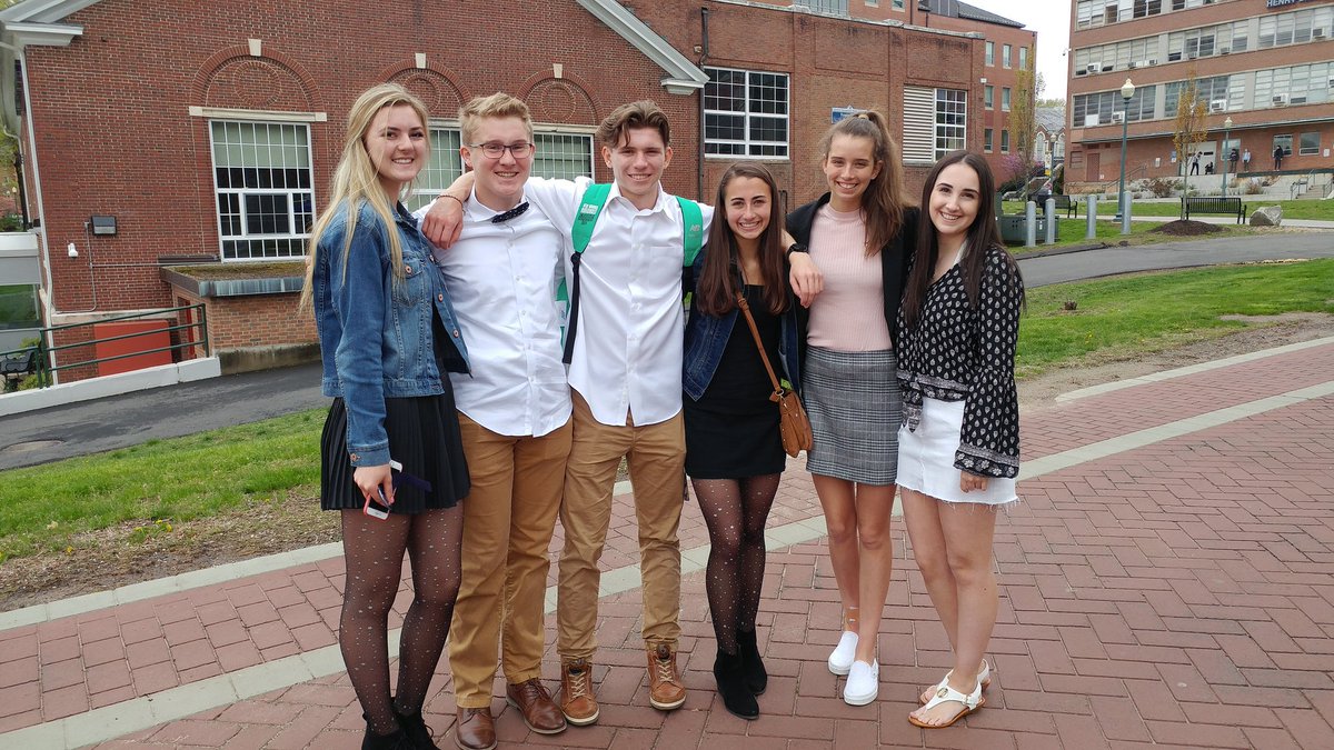 ehs_socstu's tweet photo. 1 bunch of AMST students at CCSU for CT History Day https://t.co/bD4tWbsIye