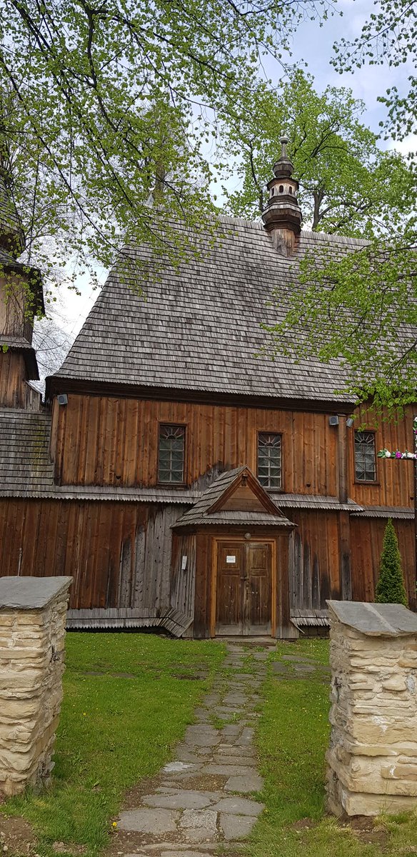Visit the beauty of our country with us. This time we'e looking for family roots in Podole and Przydonica. @malopolskaPL 
#traveler #woodenarchitecture #visitpoland #familytrip