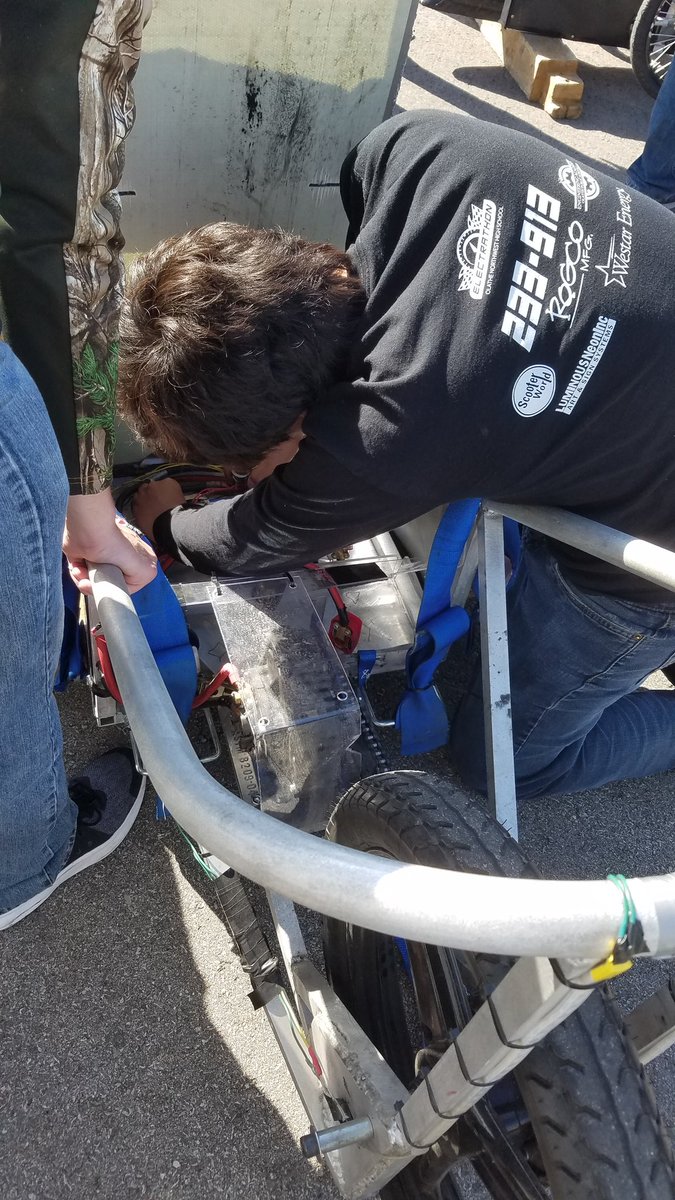 MrHernandez413's tweet photo. Bored on this beautiful Saturday morning? Come see the @ONW_Electrathon team race schools from across the state! Races are at 10:30 and 12:30 at CBAC (College Blvd and Lone Elm in Olathe). Fully electric cars designed, built, and raced by high schoolers. What more do you need? https://t.co/hD5hzzRrDQ