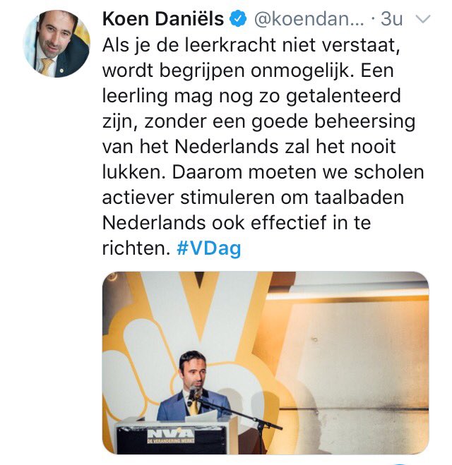 StijnDePaepe's tweet photo. De bende binnen
#onderwijs is
onderwijl
zodanig hels,
dat je het best
niet overlaat
aan Denkers als
Koen Daniëls.
#Vdag #nva https://t.co/mhyc43zXIo