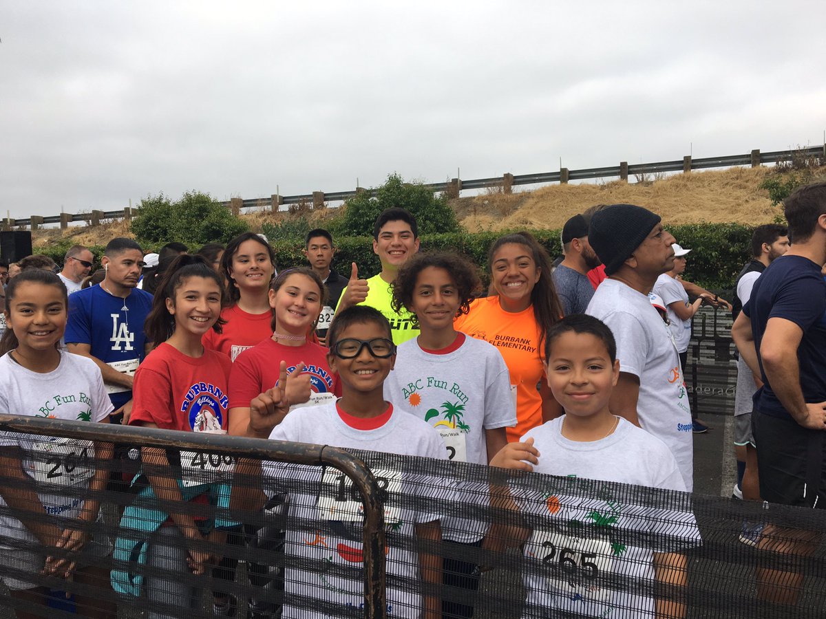 burbankabc's tweet image. Bulldog Blitz Track Team is ready to take on the 5k course at the ABC Foundation FunRun. Thank PTA for sponsoring our team! #teamwork #friendsrunningtogether @burbankabc