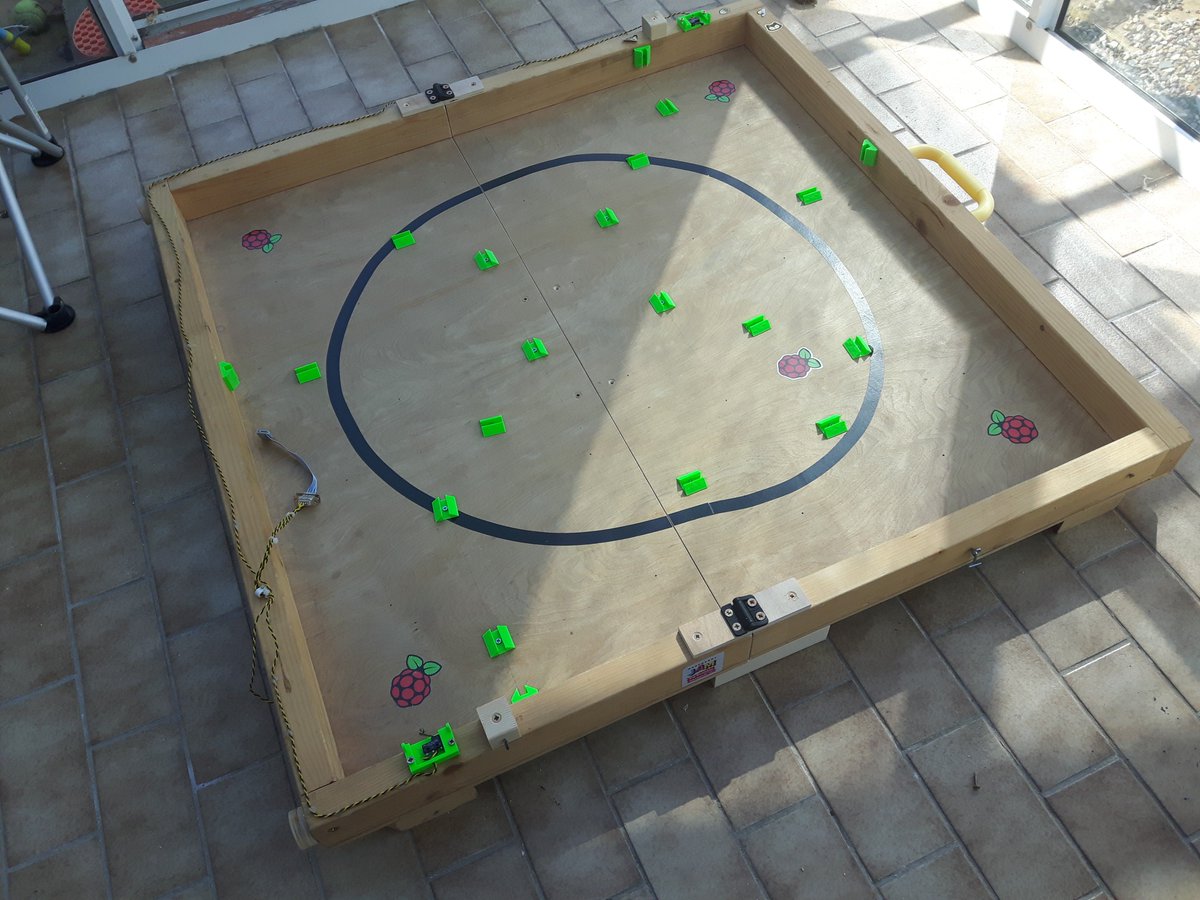 AstroDesignsLtd's tweet image. After lugging a single-piece #MicroPiNoon arena to the @CotswoldJam and various other events over the past 4 (?) years, I finally took a saw to it... Now it&apos;s a little more portable. I&apos;m happy with that! #MicroPiMaze