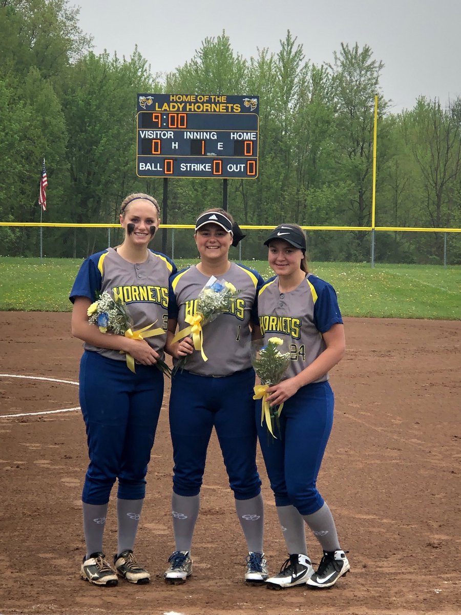 EastCantonHS's tweet photo. ⁦@ecantonsoftball⁩ Congratulations to our softball seniors!!! L. Betz, H. Mason, T. Simons. https://t.co/npYyAdPeeC