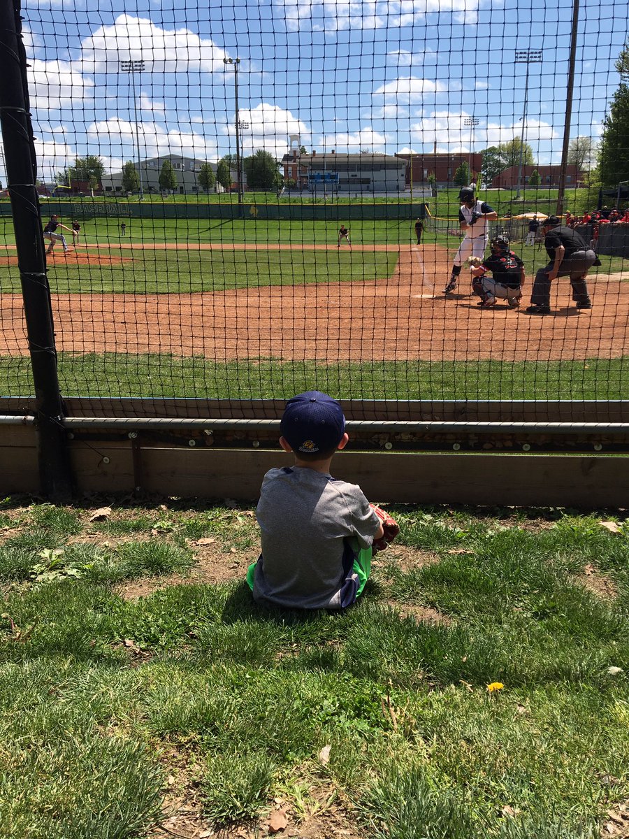 jkb08's tweet photo. Nice day for a ball game! @Scottie_BSB https://t.co/OHaldZ7504