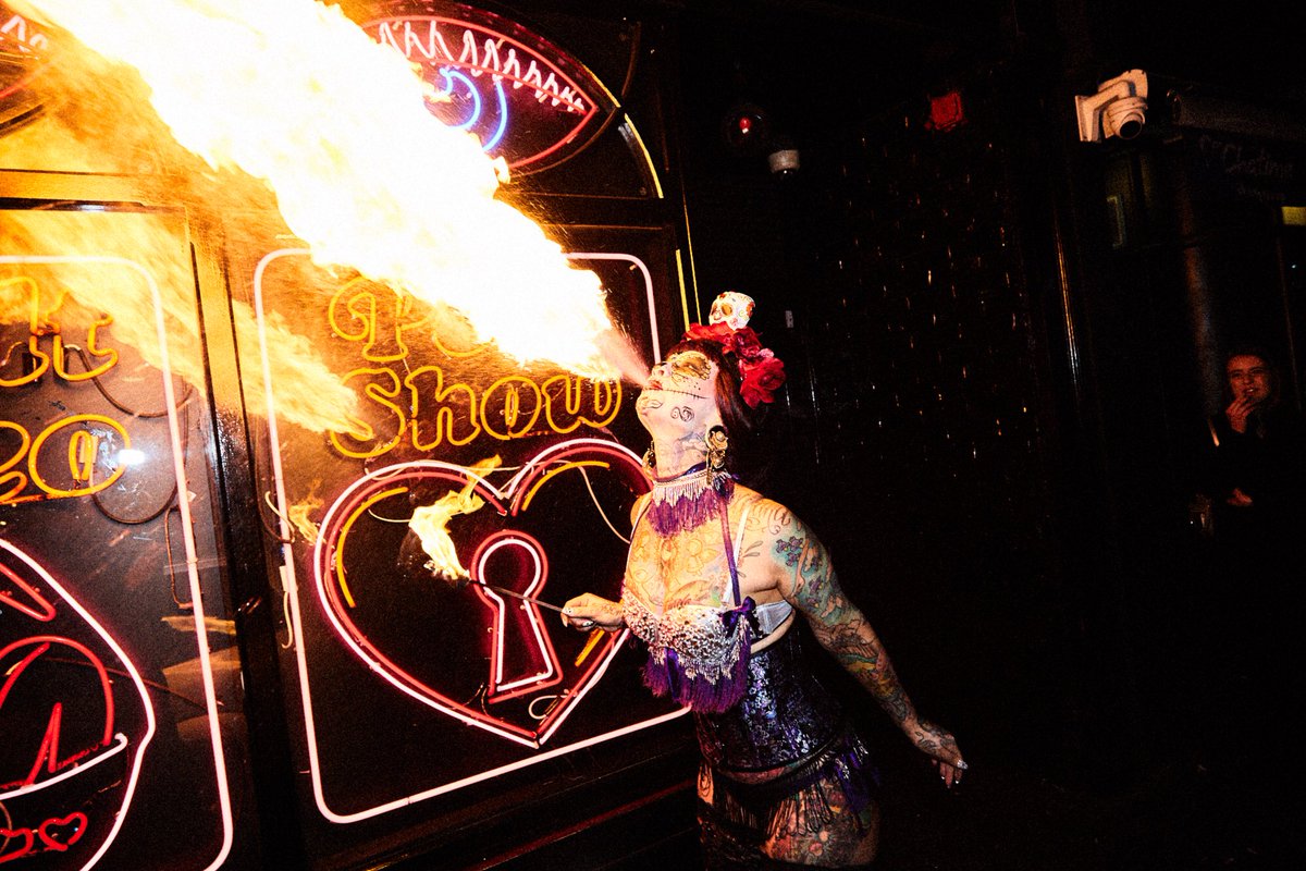 La Bodega Negra tweet media