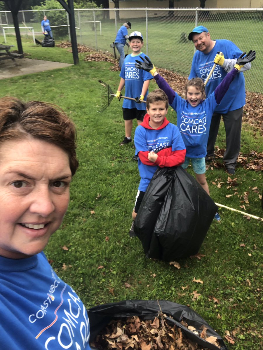 WaterfallRonald's tweet photo. Proud to be a part of Comcast Cares Day and helping our community!  #ComcastCaresDay  2019 https://t.co/jY90Wko40b