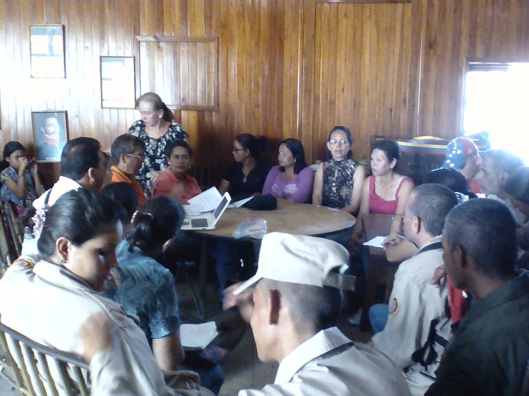 smygmtru's tweet photo. Sistema de Misiones y Grandes Misiones y el Movimiento Somos Venezuela en la instalación del congreso de los pueblos 
@rangelsilva4f
@ajacquep 
@gobtrujillo
@ciudadtru
@paisana92 https://t.co/kZJCeVHkvX