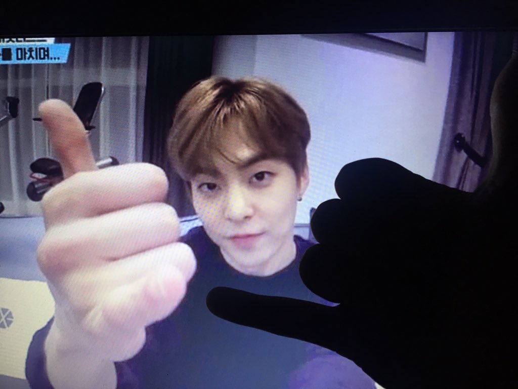 Kinkyl0lly's tweet photo. #IPromiseXiu @B_hundred_Hyun @weareoneEXO @layzhang 
WE ARE ONE. This words are meant for me for you for exo and exols. Without one of us this slogan is not right. So comeback soon minseok https://t.co/JQOvV7JobZ