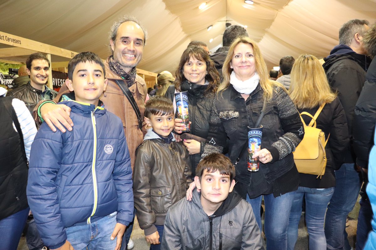 🤩🔝El públic familiar i la mainada gaudeixen del festival. Ja has vingut a #GAUDIR al #Birrasana? T’hi esperem!😬

#Birrasana #festival #cervesa #artesana #beer #cervesers #cervesaartesana