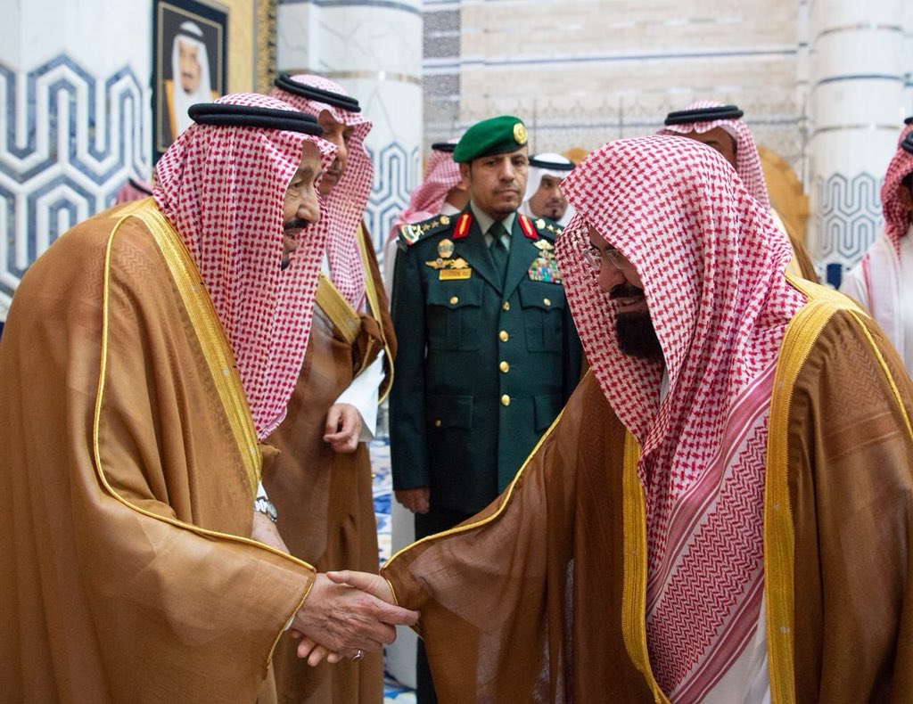 SaudiNews50's tweet photo. عاجل..
.
خادم الحرمين الشريفين خلال وصوله جدة قادماً من الرياض.
.
#الرياض #جدة  
. https://t.co/guBJMaDjFn