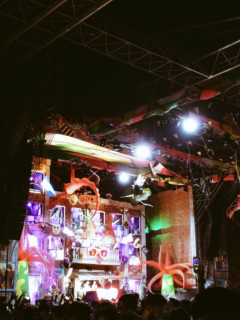 AudRocioJurado's tweet photo. ¡Y recibimos la noche con más ganas de #fiesta‼️¡Seguimos a tope!
¡A pasarlo bien en #elrow #singermorning!
#AuditorioRocioJurado #Sevillahoy #elrowsevilla #FelizSábado https://t.co/J26tcAUYvb