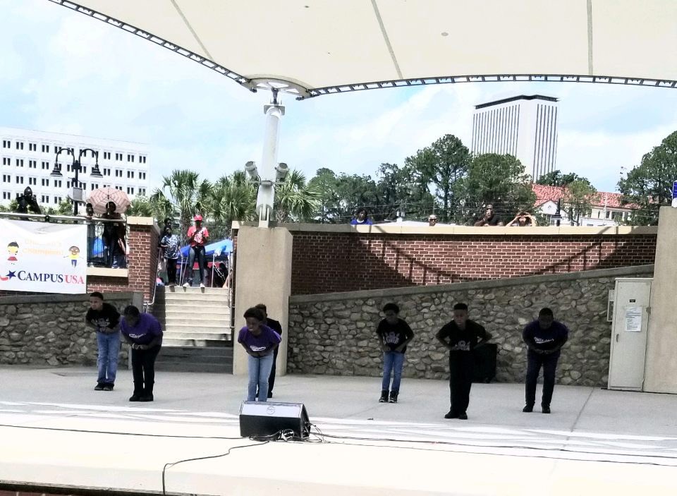 JuniorLamps's tweet image. We had a great time today performing at #KidsFest! Another great fellowship featuring the Junior Lamplighters #LightTeam⚡️. #weLeadTheWay #OmegaLamplighters #JuniorLamplighters #CrownsOnly👑♎️ #DaVillage