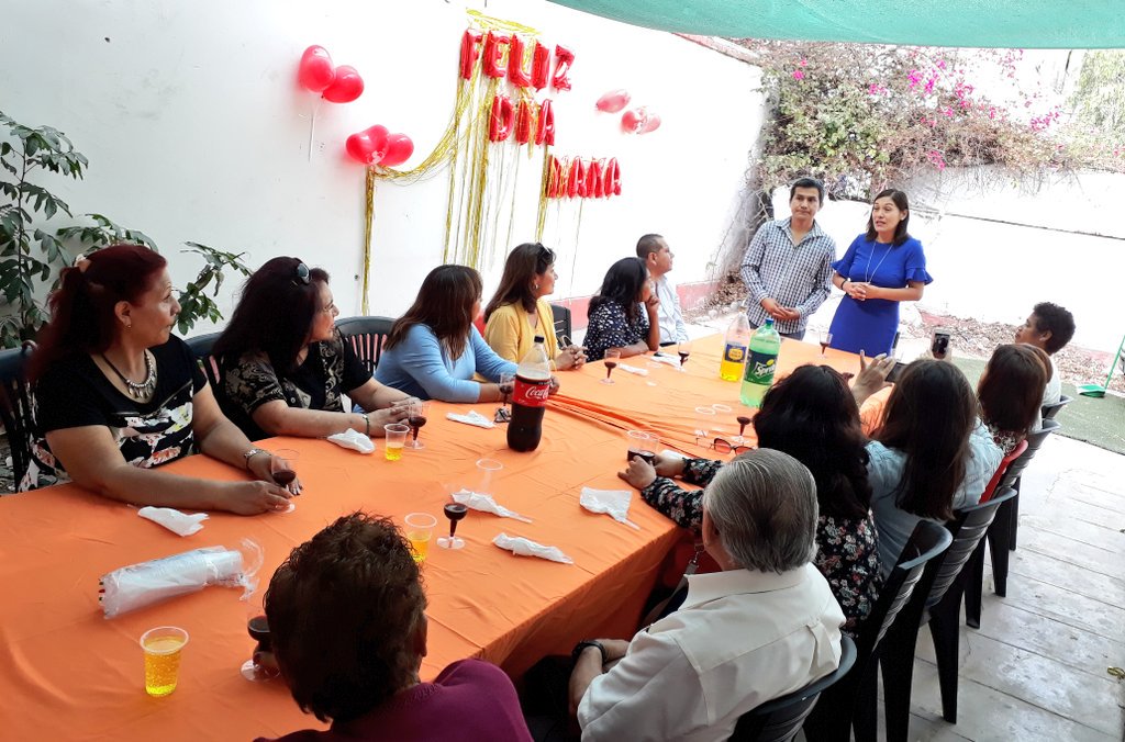 msalazarcongres's tweet image. Las bases de #FuerzaPopular siguen fuertes, leales y con la convicción de seguir haciendo política transparente y democrática.

Con las Mamis Guerreras de Fuerza Popular - Zonal Miraflores.