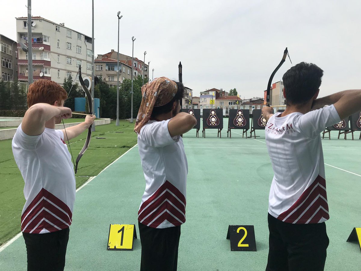 Okçular Vakfı ev sahipliğinde gerçekleştirilen 3. Ruz-i Hızır Kupası Üniversitelerarası Geleneksel Okçuluk Müsabakasında takımımız üniversitemizi en iyi şekilde temsil etmiştir. Takımımızı tebrik ederiz. <a href="/orhanent/">Orhan Özturan</a> #BezmialemSporEtkinlikleri #RuziHızırKupası